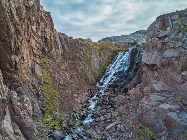 Små Steniga Vattenfallet Norra Ryssland Royaltyfria Stockfoton