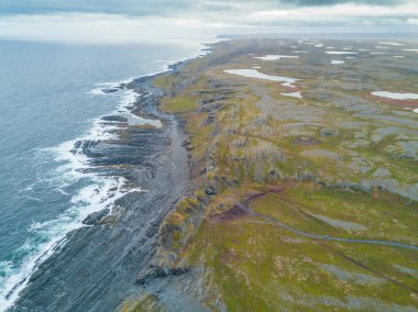 Rybachiy Yarımadası'nın Barents Denizi kıyısında havadan görünümü