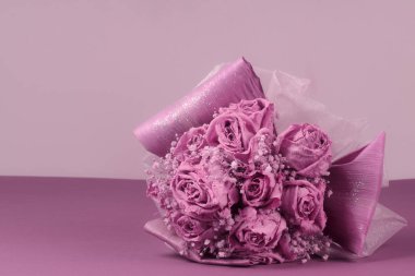 pembe düğün buketi