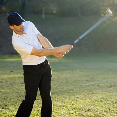 Golf oyuncu oynarken