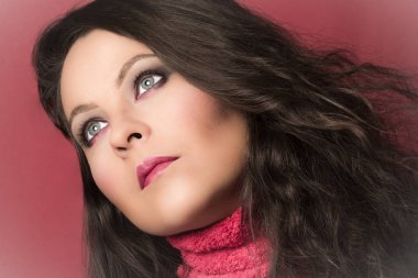 pembe Güzellik Portresi