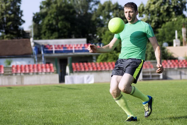 Hrající fotbalista — Stock fotografie