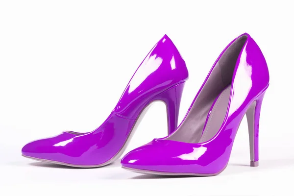 Chaussures laquées violet brillant — Photo