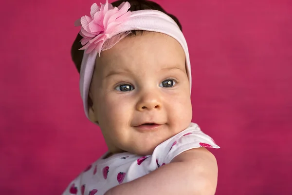 Schattige baby meisje portret — Stockfoto