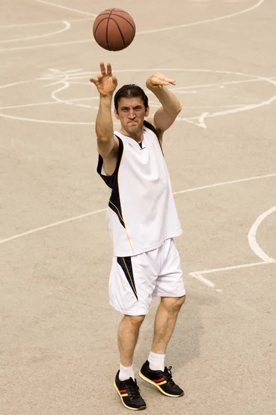 Jogar basquete jogador — Fotografia de Stock