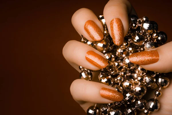 Uñas de color naranja manicura — Foto de Stock