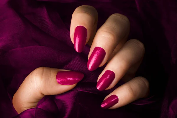 Manicure de unhas rosa — Fotografia de Stock