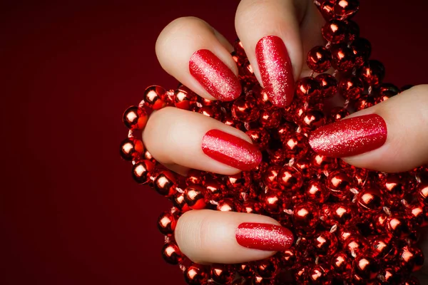 Uñas rojas manicura — Foto de Stock