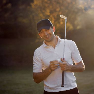 golfçü sonbahar gülüyor