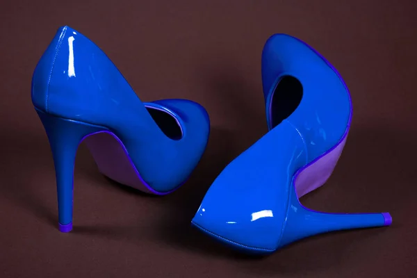 Blå höga klackar skor — Stockfoto