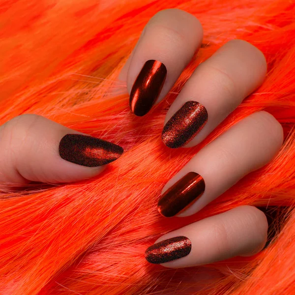 Manicure unghie rosso lucido — Foto Stock