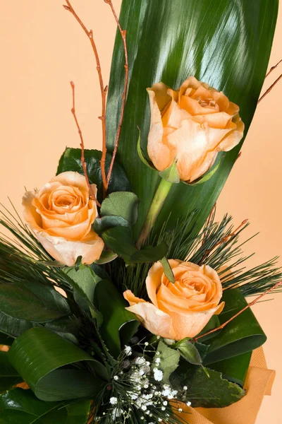 Orangen Rosen Blumenstrauß — Stockfoto