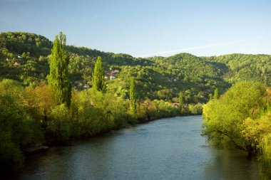 Bosna ve Hersek'te nehir manzara