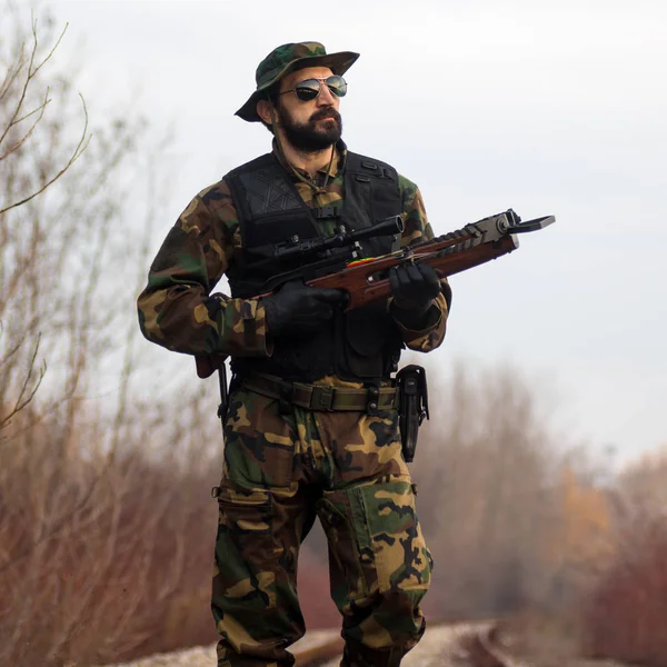 ทหารกองทัพที่มีหน้าไม้ — ภาพถ่ายสต็อก