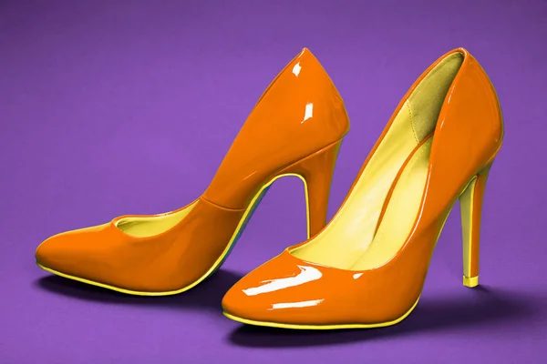 Orange högklackat skor — Stockfoto
