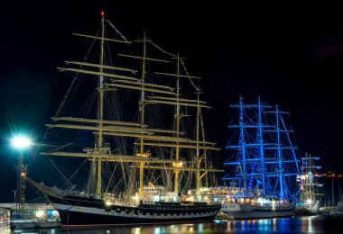 Uzun boylu 2016 Varna limanda gemi. Bulgaristan