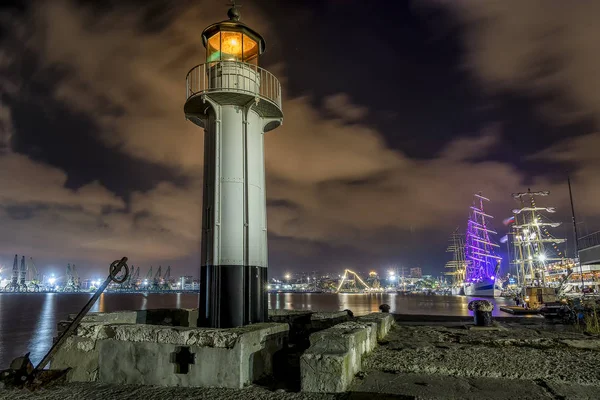 Gece ateş gemileri yelken ve deniz feneri Varna, Bulgaristan