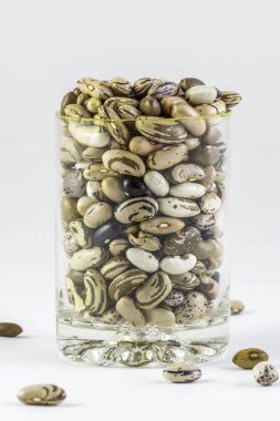 Kuru fasulye bir bardak yakın çekim