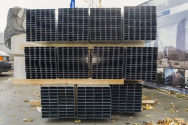 Alçıpan çerçeveleme için çelik parça yığını