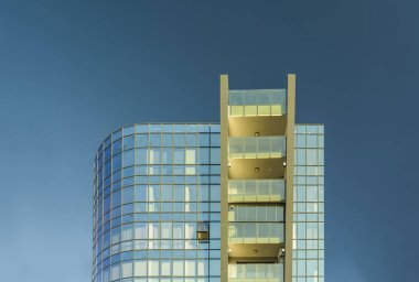 Modern mimarisi ile cam windows yansıması