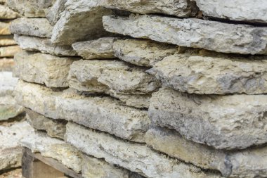 Kare taş döşeme yığını