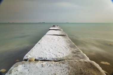 Buz ve kar ile beton İskelesi