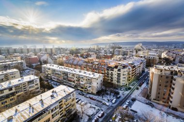 Varna şehir panoraması karla kaplı