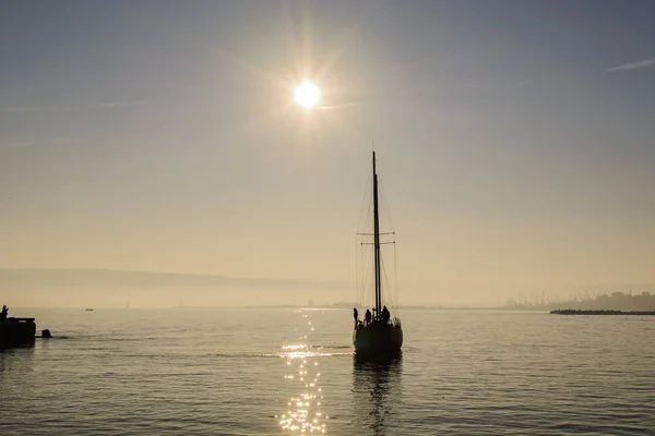 Segelboot-Silhouette — Stockfoto