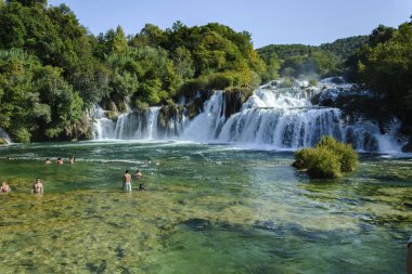 Krka, Hırvatistan, 28 Eylül 2017: t altında banyoda turizm