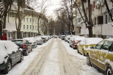 Varna, Bulgaristan, 28 Şubat 2018: Yığın s ile kaplı otomobil