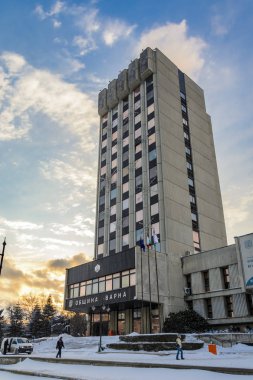 Varna, Bulgaristan, 28 Şubat 2018: kaplı Varna City hall w
