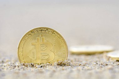 Bitcoins beach, altın rengine yakın çekim .