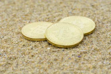 Bitcoins beach, altın rengine yakın çekim .