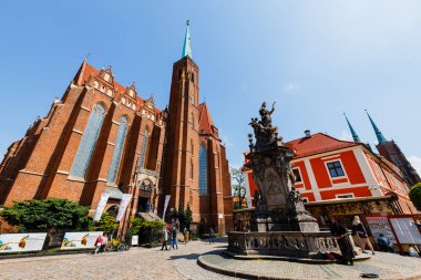 Wroclaw, Polonya - 1 Mayıs 2019: Şehir merkezindeki St. Matthew Kilisesi.