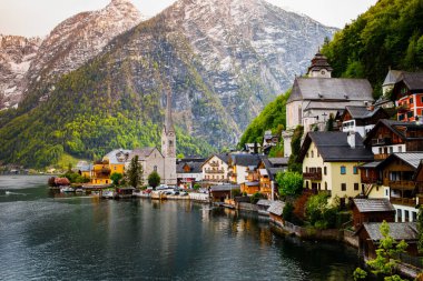Avusturya, Hallstatt tarihi köy. Unesco dünya mirası alanı, eski Avrupa mimarisi. Hallstatt ikonik dünya simgesidir..