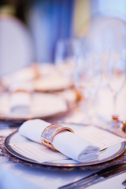 restoranda boş gözlük. kutlama için Tablo ayarı