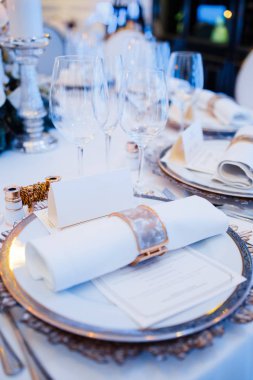 restoranda boş gözlük. kutlama için Tablo ayarı