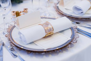 restoranda boş gözlük. kutlama için Tablo ayarı