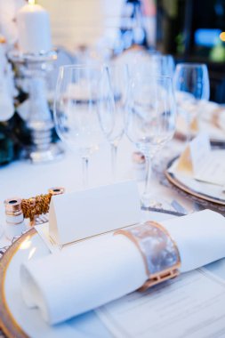 restoranda boş gözlük. kutlama için Tablo ayarı