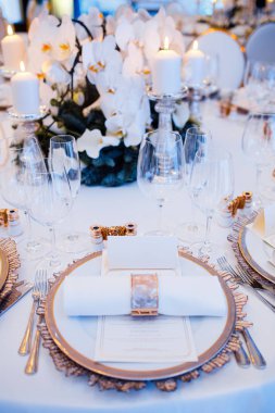 restoranda boş gözlük. kutlama için Tablo ayarı