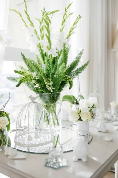 Wedding Rings Table — Stock Photo, Image