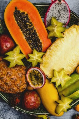 ananas ve rambutans