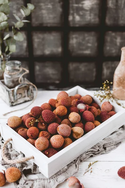 Closeup View Pile Lychees Wooden Box Wooden Table — Stock Photo, Image