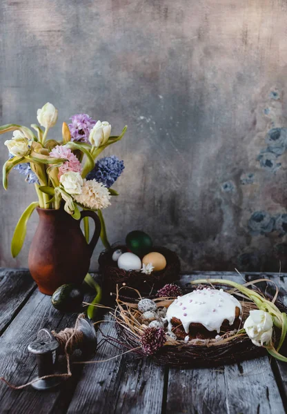 Cake in nest — Stock Photo