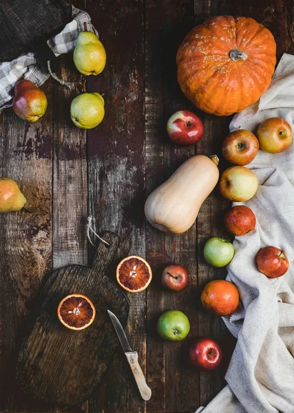Pumpkins and apples — Stock Photo