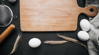 Yumurta, buğday kulak ve kesme tahtası - kompozisyon köknar tarifi şablon pişirme