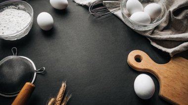 Yumurta, buğday kulak ve kesme tahtası - kompozisyon köknar tarifi şablon pişirme