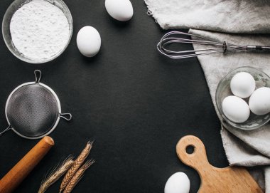 Yumurta, buğday kulak ve kesme tahtası - kompozisyon köknar tarifi şablon pişirme
