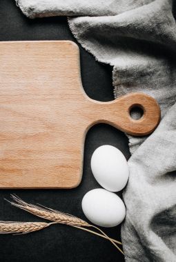 Yumurta, buğday kulak ve kesme tahtası - kompozisyon köknar tarifi şablon pişirme