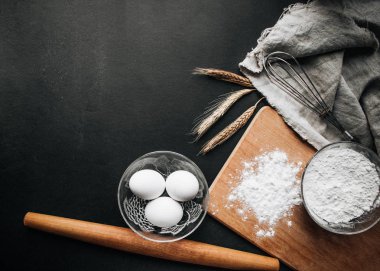 Yumurta, buğday kulak ve kesme tahtası - kompozisyon köknar tarifi şablon pişirme